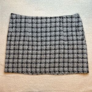 Elegant Black and White Patterned Pencil Skirt